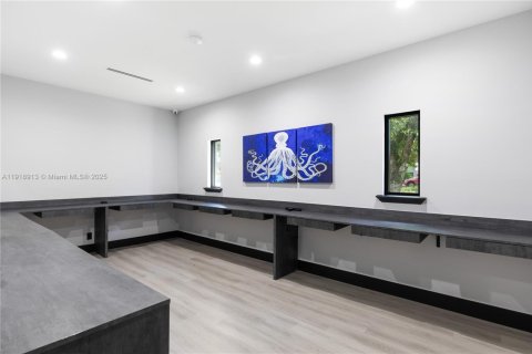 Propiedad comercial en venta en Doral, Florida № 1973296 - foto 25
