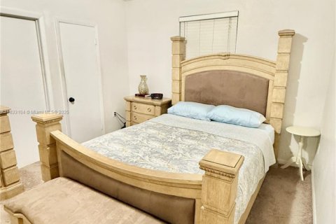 House in Miami, Florida 2 bedrooms, 153.1 sq.m. № 1816441 - photo 8