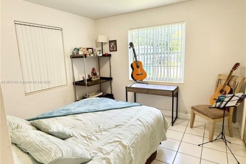 House in Miami, Florida 2 bedrooms, 153.1 sq.m. № 1816441 - photo 10