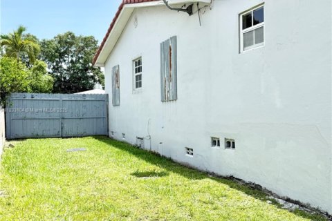 House in Miami, Florida 2 bedrooms, 153.1 sq.m. № 1816441 - photo 14