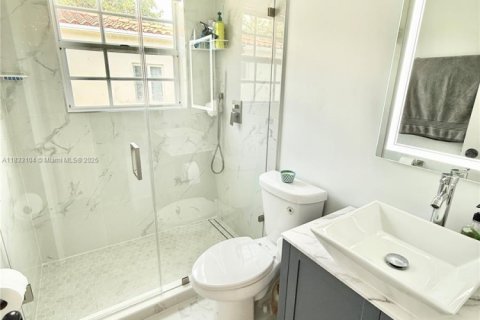 House in Miami, Florida 2 bedrooms, 153.1 sq.m. № 1816441 - photo 11