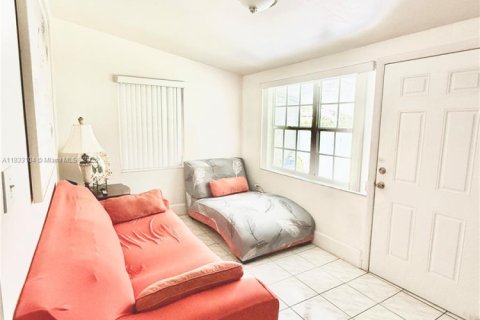 House in Miami, Florida 2 bedrooms, 153.1 sq.m. № 1816441 - photo 7