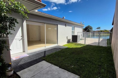 Снять в аренду виллу или дом в Майами, Флорида 3 спальни, 130.62м2, № 2024635 - фото 4