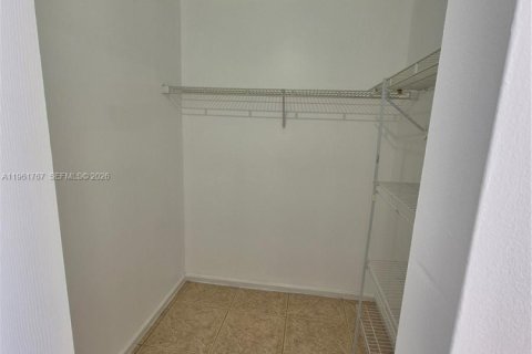 Снять в аренду виллу или дом в Майами, Флорида 3 спальни, 130.62м2, № 2024635 - фото 13