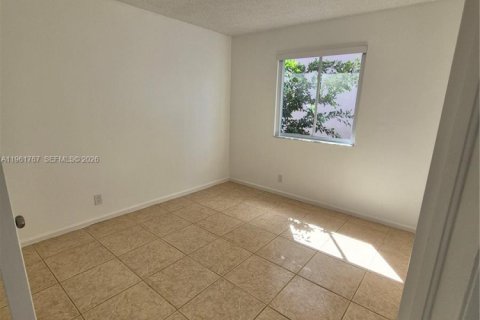 Снять в аренду виллу или дом в Майами, Флорида 3 спальни, 130.62м2, № 2024635 - фото 15