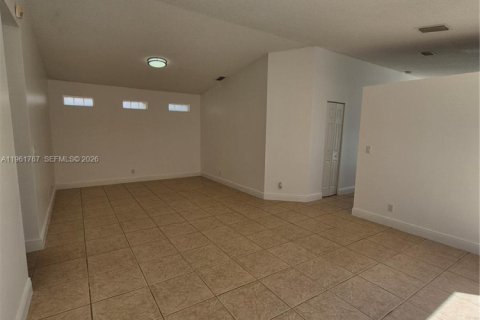 Снять в аренду виллу или дом в Майами, Флорида 3 спальни, 130.62м2, № 2024635 - фото 9