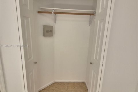 Снять в аренду виллу или дом в Майами, Флорида 3 спальни, 130.62м2, № 2024635 - фото 16