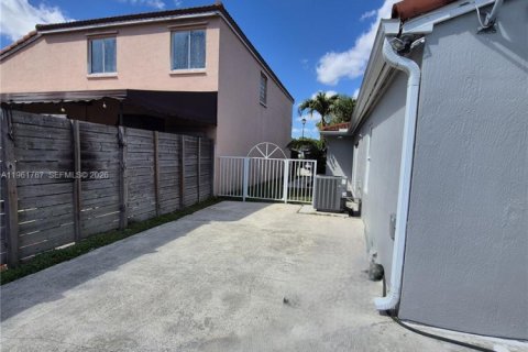 Снять в аренду виллу или дом в Майами, Флорида 3 спальни, 130.62м2, № 2024635 - фото 23