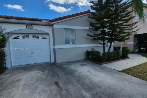 Снять в аренду виллу или дом в Майами, Флорида 3 спальни, 130.62м2, № 2024635 - фото 2