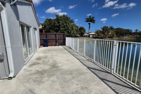 Снять в аренду виллу или дом в Майами, Флорида 3 спальни, 130.62м2, № 2024635 - фото 21