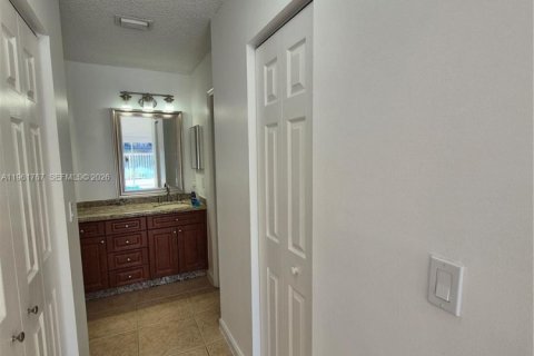 Снять в аренду виллу или дом в Майами, Флорида 3 спальни, 130.62м2, № 2024635 - фото 11