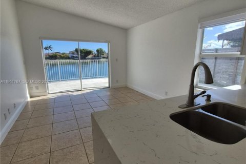 Снять в аренду виллу или дом в Майами, Флорида 3 спальни, 130.62м2, № 2024635 - фото 6