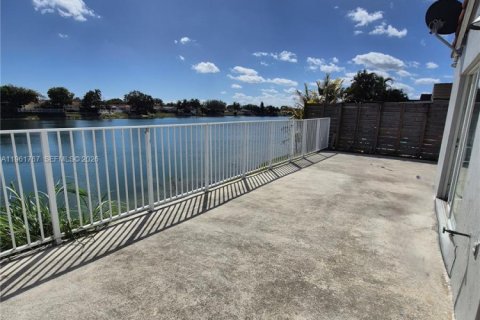 Снять в аренду виллу или дом в Майами, Флорида 3 спальни, 130.62м2, № 2024635 - фото 22