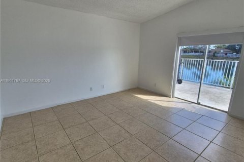 Снять в аренду виллу или дом в Майами, Флорида 3 спальни, 130.62м2, № 2024635 - фото 10