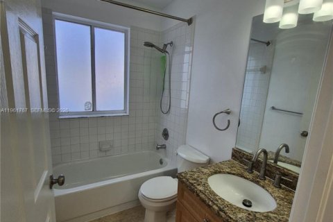 Снять в аренду виллу или дом в Майами, Флорида 3 спальни, 130.62м2, № 2024635 - фото 17