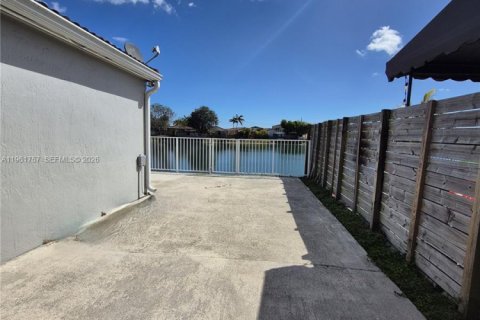 Снять в аренду виллу или дом в Майами, Флорида 3 спальни, 130.62м2, № 2024635 - фото 24