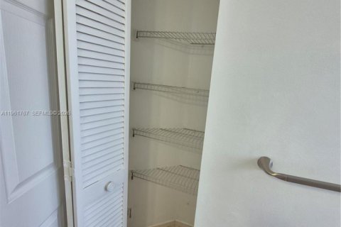 Снять в аренду виллу или дом в Майами, Флорида 3 спальни, 130.62м2, № 2024635 - фото 20