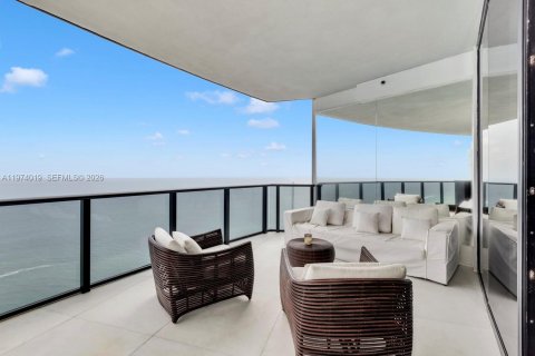 Condo in Sunny Isles Beach, Florida, 4 bedrooms № 2033699 - photo 2