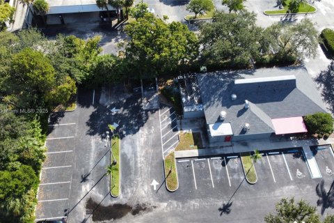 Propiedad comercial en venta en Oakland Park, Florida № 1863557 - foto 6