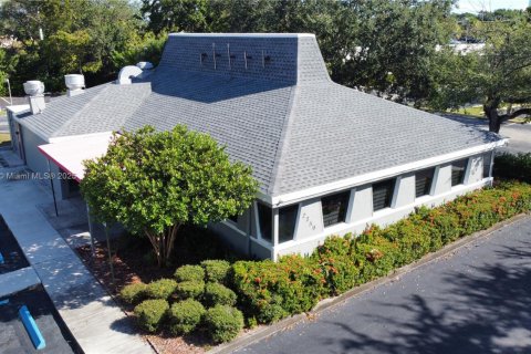 Propiedad comercial en venta en Oakland Park, Florida № 1863557 - foto 3
