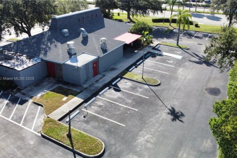 Propiedad comercial en venta en Oakland Park, Florida № 1863557 - foto 4