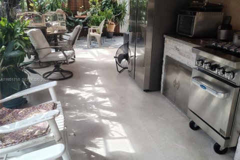 Casa en venta en Hialeah Gardens, Florida, 3 dormitorios, 129.88 m2 № 2028887 - foto 10