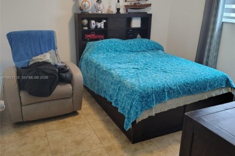 Casa en venta en Hialeah Gardens, Florida, 3 dormitorios, 129.88 m2 № 2028887 - foto 7