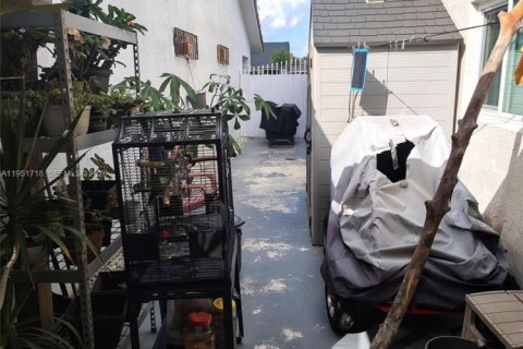 Casa en venta en Hialeah Gardens, Florida, 3 dormitorios, 129.88 m2 № 2028887 - foto 12