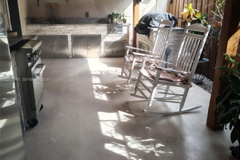 Casa en venta en Hialeah Gardens, Florida, 3 dormitorios, 129.88 m2 № 2028887 - foto 11