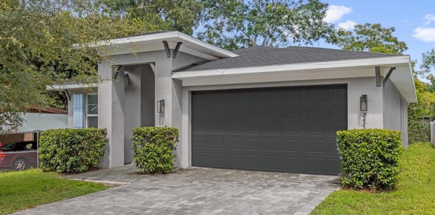 House in Orlando, Florida 4 bedrooms, 178.84 sq.m. № 1885171