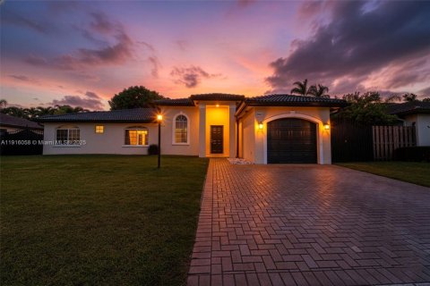 Casa en alquiler en Miami, Florida, 3 dormitorios № 1971026 - foto 26