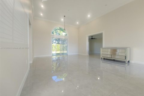 Casa en alquiler en Miami, Florida, 3 dormitorios № 1971026 - foto 4