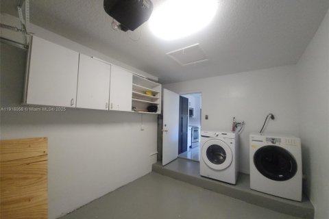 Casa en alquiler en Miami, Florida, 3 dormitorios № 1971026 - foto 14