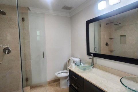 Casa en alquiler en Miami, Florida, 3 dormitorios № 1971026 - foto 13