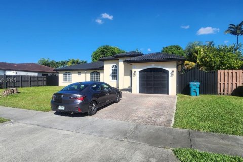 Casa en alquiler en Miami, Florida, 3 dormitorios № 1971026 - foto 2