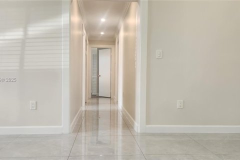 Casa en alquiler en Miami, Florida, 3 dormitorios № 1971026 - foto 9