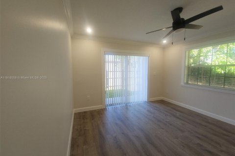 Casa en alquiler en Miami, Florida, 3 dormitorios № 1971026 - foto 10
