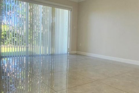 Casa en alquiler en Miami, Florida, 3 dormitorios № 1971026 - foto 5