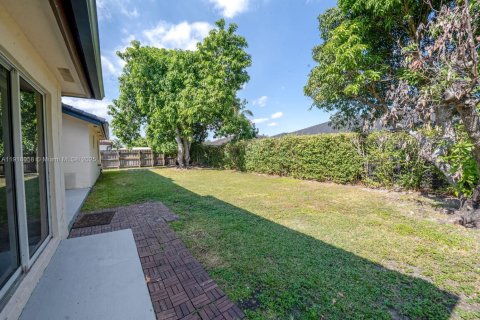 Casa en alquiler en Miami, Florida, 3 dormitorios № 1971026 - foto 24