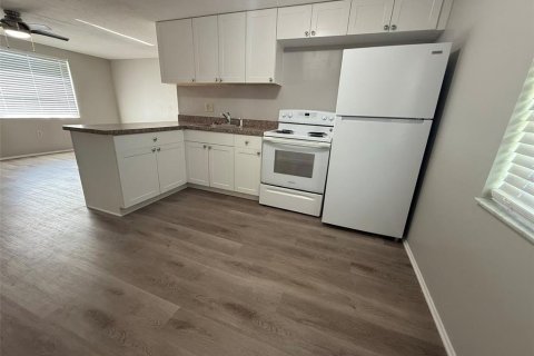 House in Englewood, Florida 2 bedrooms, 73.58 sq.m. № 1901162 - photo 6
