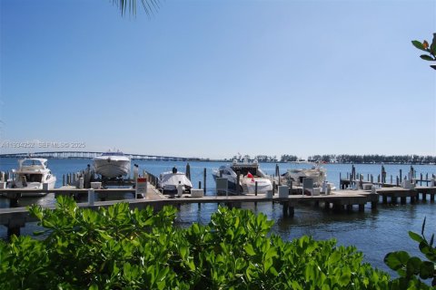 Copropriété à vendre à Miami, Floride: 2 chambres, 239.69 m2 № 1992551 - photo 23