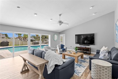 Casa en venta en Gulfport, Florida, 4 dormitorios, 271.74 m2 № 1774778 - foto 15