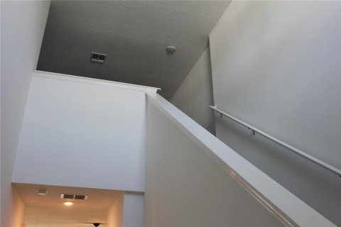 Casa en venta en Zephyrhills, Florida, 5 dormitorios, 221.94 m2 № 2167884 - foto 10