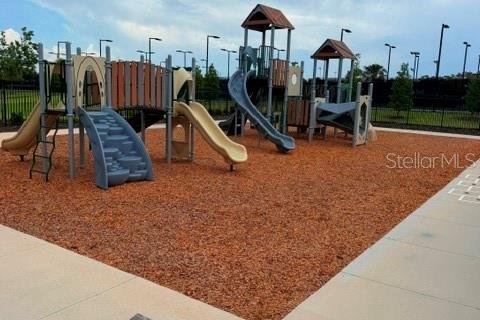 Casa en venta en Zephyrhills, Florida, 5 dormitorios, 221.94 m2 № 2167884 - foto 20