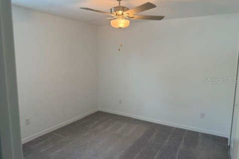 Casa en venta en Zephyrhills, Florida, 5 dormitorios, 221.94 m2 № 2167884 - foto 17