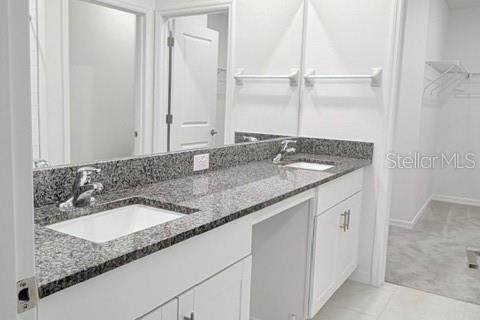 Casa en venta en Zephyrhills, Florida, 5 dormitorios, 221.94 m2 № 2167884 - foto 15