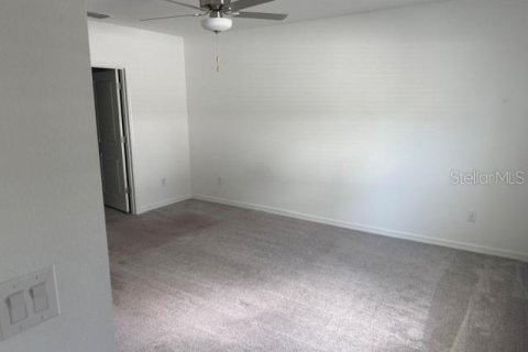 Casa en venta en Zephyrhills, Florida, 5 dormitorios, 221.94 m2 № 2167884 - foto 9