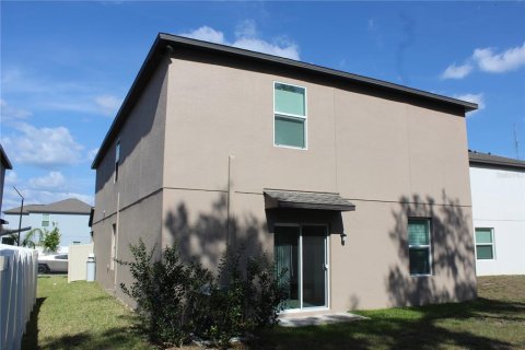 Casa en venta en Zephyrhills, Florida, 5 dormitorios, 221.94 m2 № 2167884 - foto 2