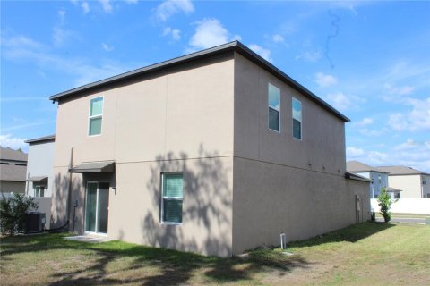 Casa en venta en Zephyrhills, Florida, 5 dormitorios, 221.94 m2 № 2167884 - foto 3