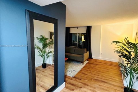 Condo in Sunny Isles Beach, Florida, 2 bedrooms № 1811156 - photo 1